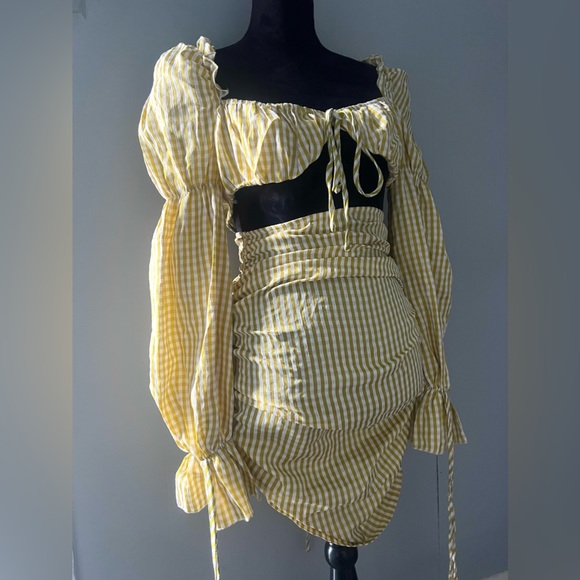 👗 Chartreuse Gingham Cutout ✂️ - Picture 4 of 7